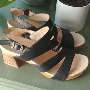 Dansko Ashlee black sandals SZ 39